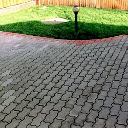 Тротуарная плитка Зигзаг Нобетек 1И8ф коричневая 225х112,5х80 мм серый цемент с частичным прокр.